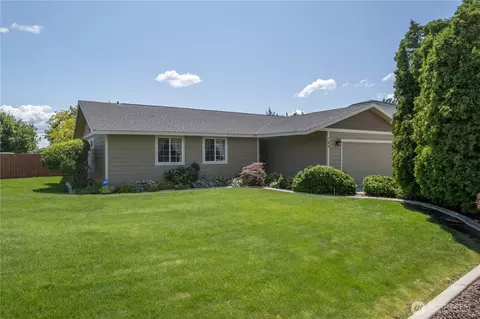 709 W Sage Bay Dr, Moses Lake, WA 98837