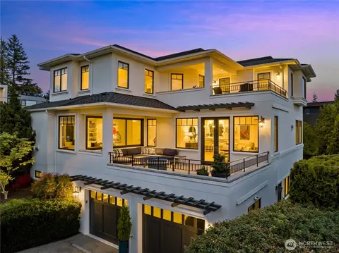 251 5th Ave W, Kirkland, WA 98033