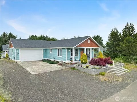 198 Clover St NW, Ocean Shores, WA 98569