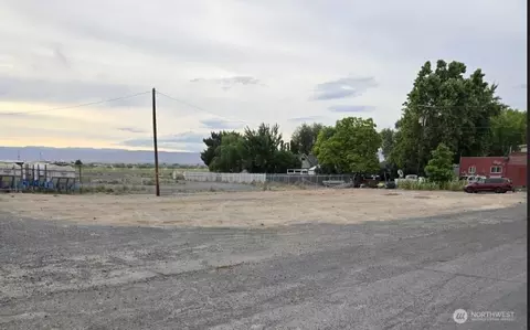 3940 Harrah Rd, Harrah, WA 98933