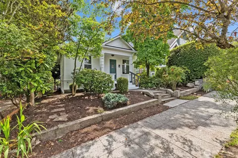 941 N 78th St, Seattle, WA 98103