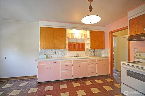 Kitchen - 414 Morgan Rd, Everett, WA 98203 photo 2 of 2