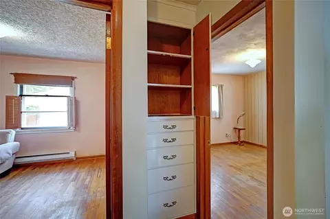 Entry Way - 414 Morgan Rd, Everett, WA 98203 photo 2 of 2