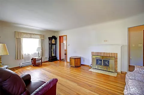 Living - 414 Morgan Rd, Everett, WA 98203 photo 1 of 2