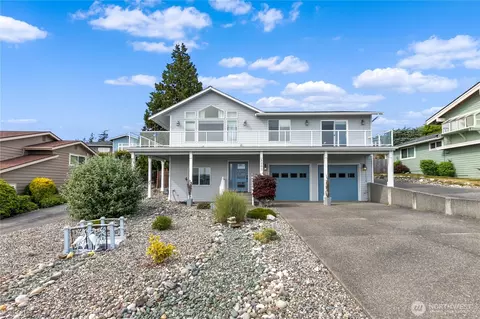 5202 Sterling Dr, Anacortes, WA 98221