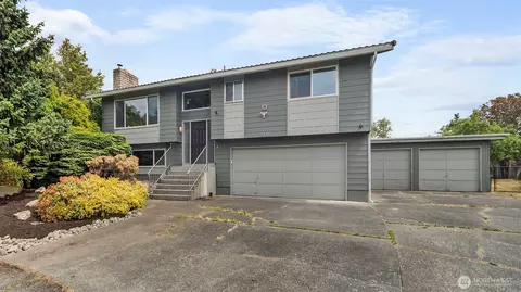2930 Arapaho Pl, Mount Vernon, WA 98273
