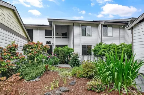 23501 Lakeview Dr #D204, Mountlake Terrace, WA 98043