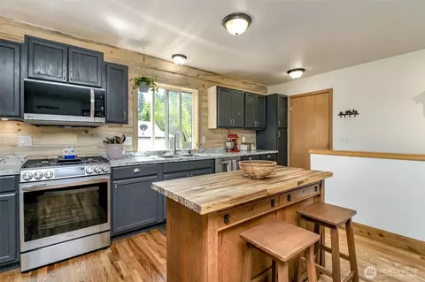 Kitchen - 15205 197th St E, Orting, WA 98360 photo 2 of 2