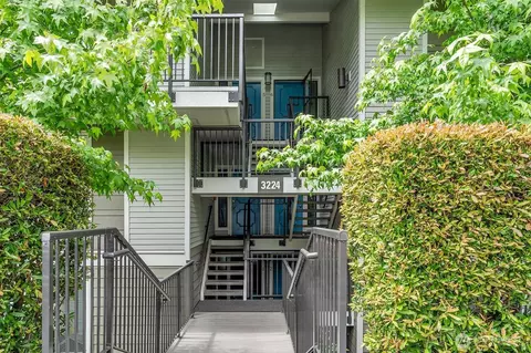 3224 80th Ave SE #6, Mercer Island, WA 98040