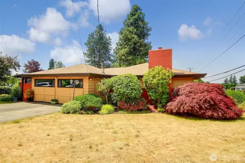 3033 NE 7th St, Renton, WA 98056