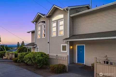 901 E Marine View Dr #106, Everett, WA 98201