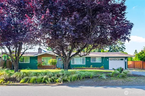 1306 N 32nd St, Renton, WA 98056
