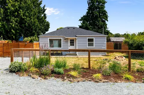 19410 10th Ave S, Des Moines, WA 98148