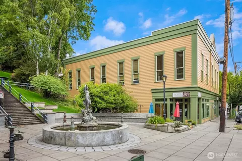 842 Washington St #204, Port Townsend, WA 98368