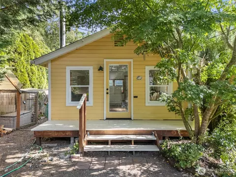 1323 8th St, Port Townsend, WA 98368