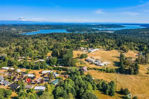 9922 SW 206th Ct, Vashon, WA 98070