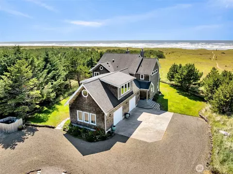 1210 163rd Pl, Long Beach, WA 98631