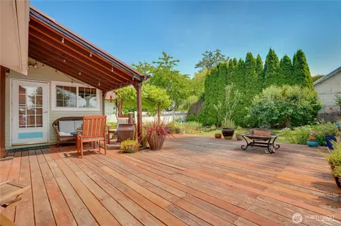 1048 Pioneer St, Enumclaw, WA 98022 photo 6