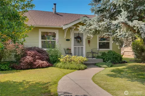 1048 Pioneer St, Enumclaw, WA 98022
