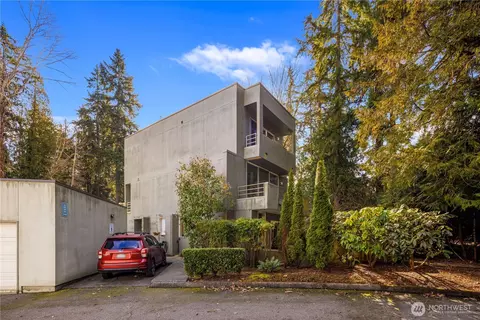 17001 Inglewood Rd W #214, Kenmore, WA 98028