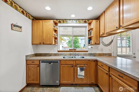 Kitchen - 1815 181st St E, Spanaway, WA 98387 photo 3 of 4
