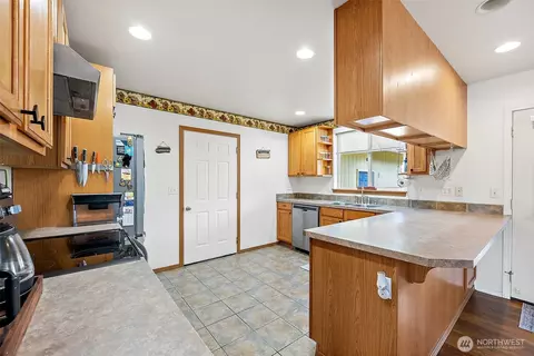 Kitchen - 1815 181st St E, Spanaway, WA 98387 photo 2 of 4