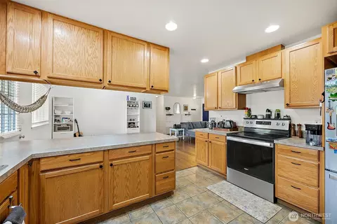 Kitchen - 1815 181st St E, Spanaway, WA 98387 photo 4 of 4