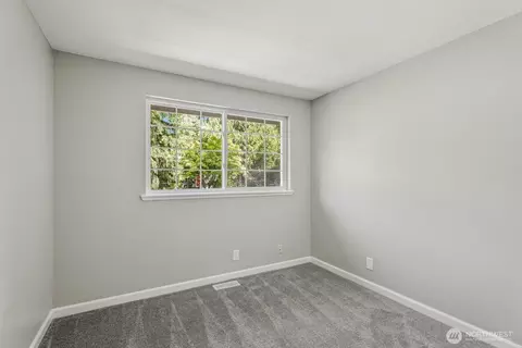 Bedroom - 17212 21st Ave SE, Bothell, WA 98012 photo 3 of 4