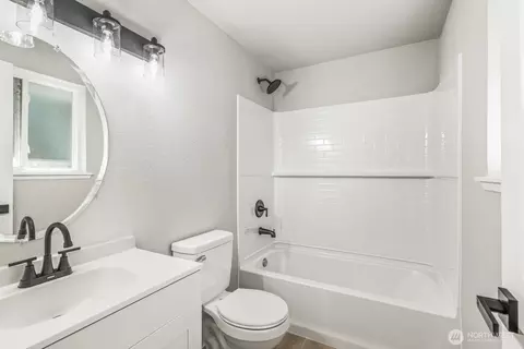 Bath - 17212 21st Ave SE, Bothell, WA 98012 photo 1 of 2
