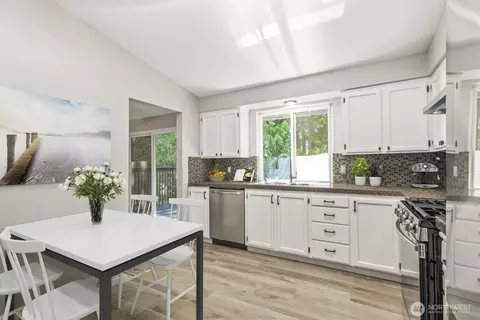 Kitchen - 17212 21st Ave SE, Bothell, WA 98012 photo 1 of 2