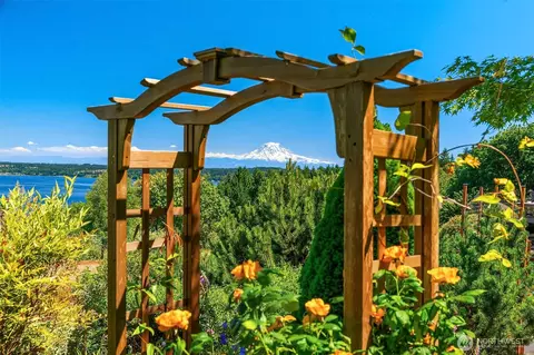 27727 94th Ave SW, Vashon, WA 98070