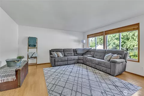 Living - 1845 Carbon Ridge St, Enumclaw, WA 98022 photo 1 of 3