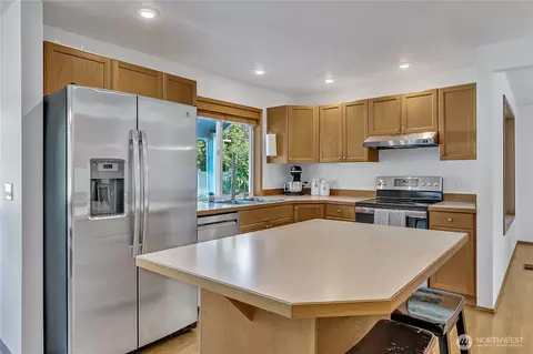 Kitchen - 1845 Carbon Ridge St, Enumclaw, WA 98022 photo 1 of 2