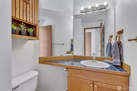 Bath - 1845 Carbon Ridge St, Enumclaw, WA 98022 photo 1 of 3