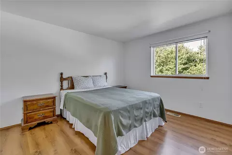 Bedroom - 1845 Carbon Ridge St, Enumclaw, WA 98022 photo 3 of 3