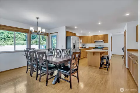 Dining - 1845 Carbon Ridge St, Enumclaw, WA 98022 photo 2 of 2