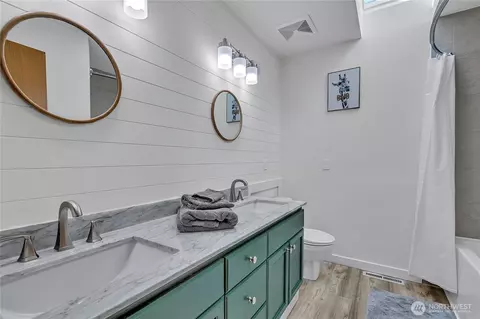 Bath - 1845 Carbon Ridge St, Enumclaw, WA 98022 photo 3 of 3
