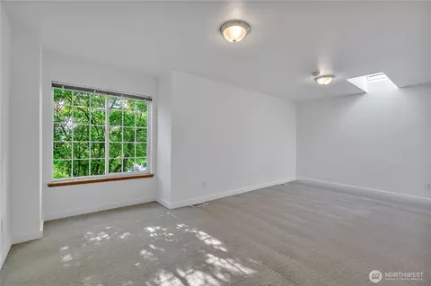 Living - 1845 Carbon Ridge St, Enumclaw, WA 98022 photo 3 of 3