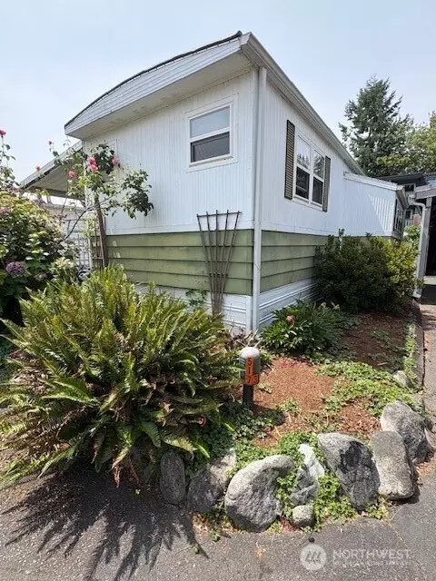 7301 NE 175th St #114, Kenmore, WA 98028
