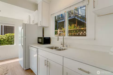 2407 E Ward St, Seattle, WA 98112 photo 14