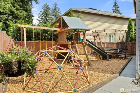 Exterior - 416 199th Pl SE, Bothell, WA 98012 photo 5 of 6