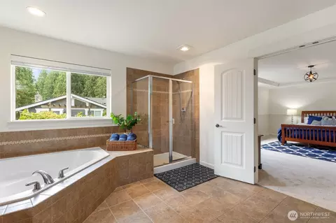Bath - 416 199th Pl SE, Bothell, WA 98012 photo 2 of 5