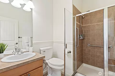 Bath - 416 199th Pl SE, Bothell, WA 98012 photo 1 of 5