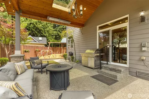 Exterior - 416 199th Pl SE, Bothell, WA 98012 photo 4 of 6