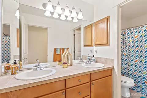 Bath - 416 199th Pl SE, Bothell, WA 98012 photo 5 of 5