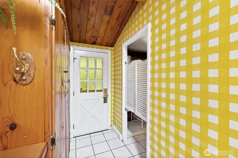 Entry Way - 17920 Circle Dr, Bothell, WA 98011 photo 3 of 3