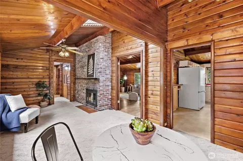 Entry Way - 17920 Circle Dr, Bothell, WA 98011 photo 2 of 3