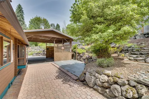 Exterior - 17920 Circle Dr, Bothell, WA 98011 photo 5 of 10