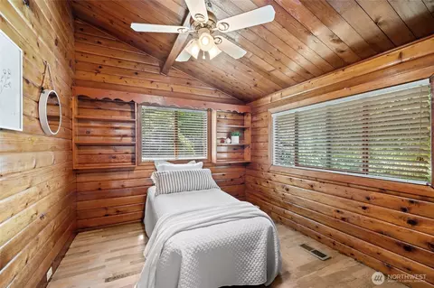 Bedroom - 17920 Circle Dr, Bothell, WA 98011 photo 1 of 5