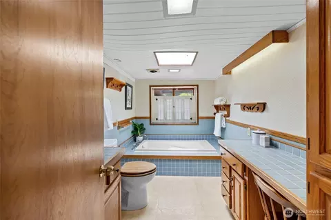 Bath - 17920 Circle Dr, Bothell, WA 98011 photo 3 of 4